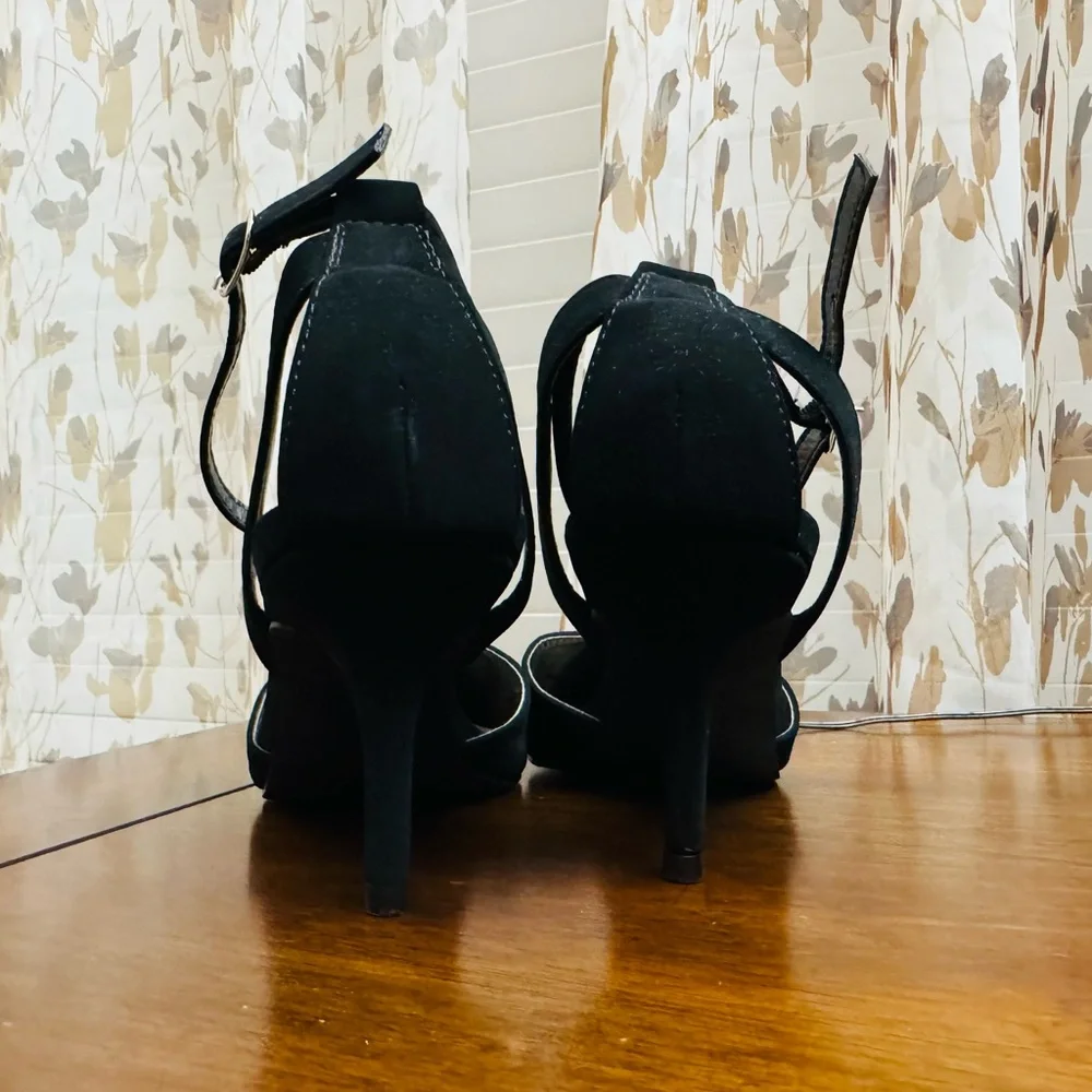 Elegant Black Women's Heels with Ankle Strap - Picture 4 of 6